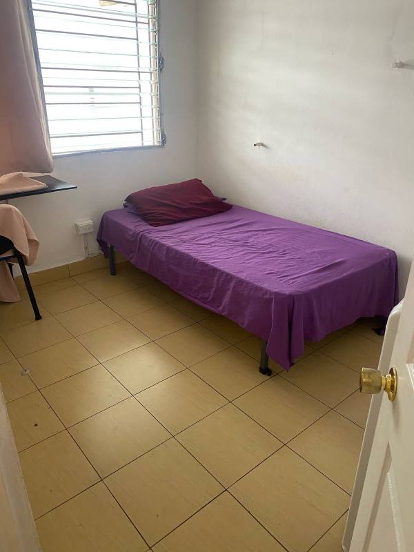 Bathroom with shower, beige tiles, curtain in PH Vía Israel near Multiplaza Panama