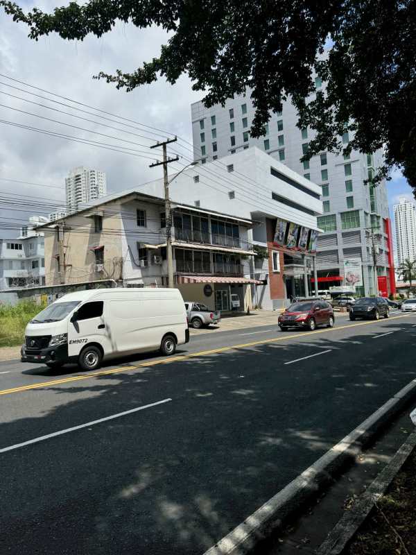 Urban street with mixed-use buildings in San Francisco PH Vía Israel near Multiplaza Panama