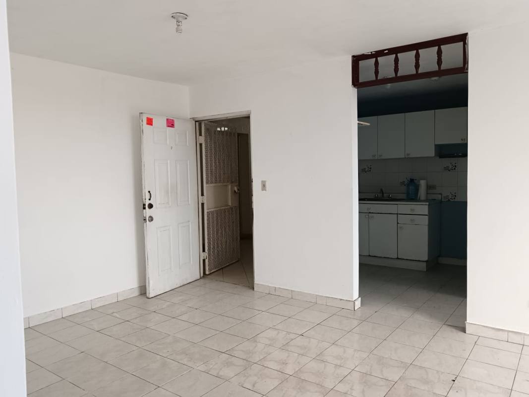 Bright living room with city-scenic window and tiled floor in PH Vista Hermosa Panama