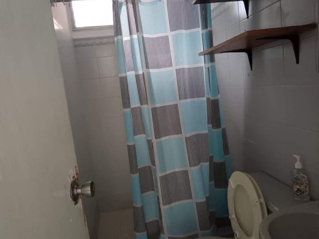 Bright bedroom with built-in cabinets, tiled floor PH Vista Hermosa Panama apartment