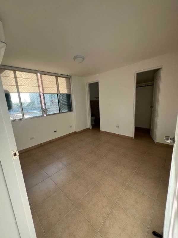 Bedroom with built-in closet, inverter AC, large window with mesh Carrasquilla Park Panama