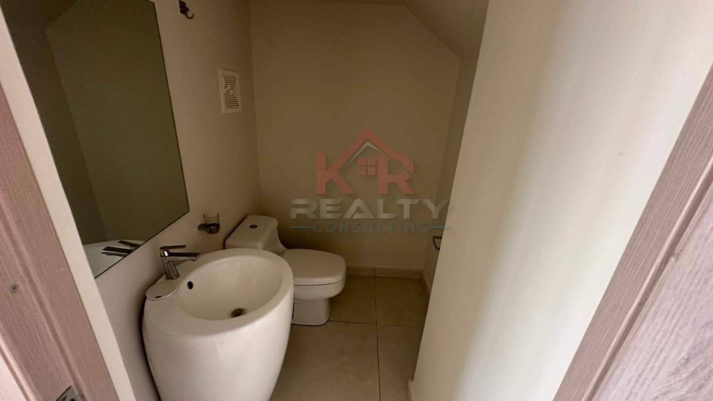 Bedroom in Reserva de Versalles with neutral colors and ample window light