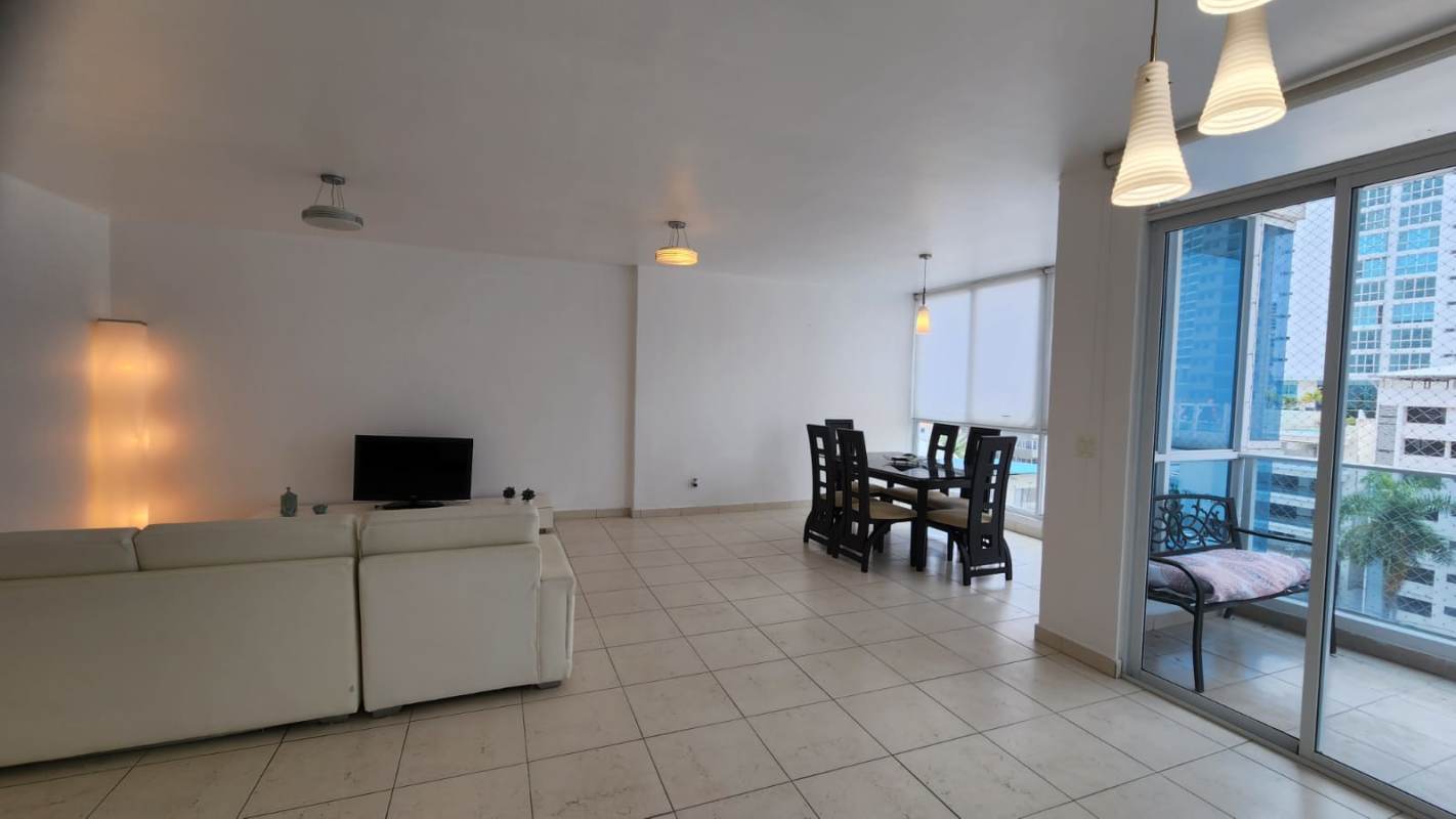 Bright living room with balcony access, tile floors PH Bella Vista Park Panama