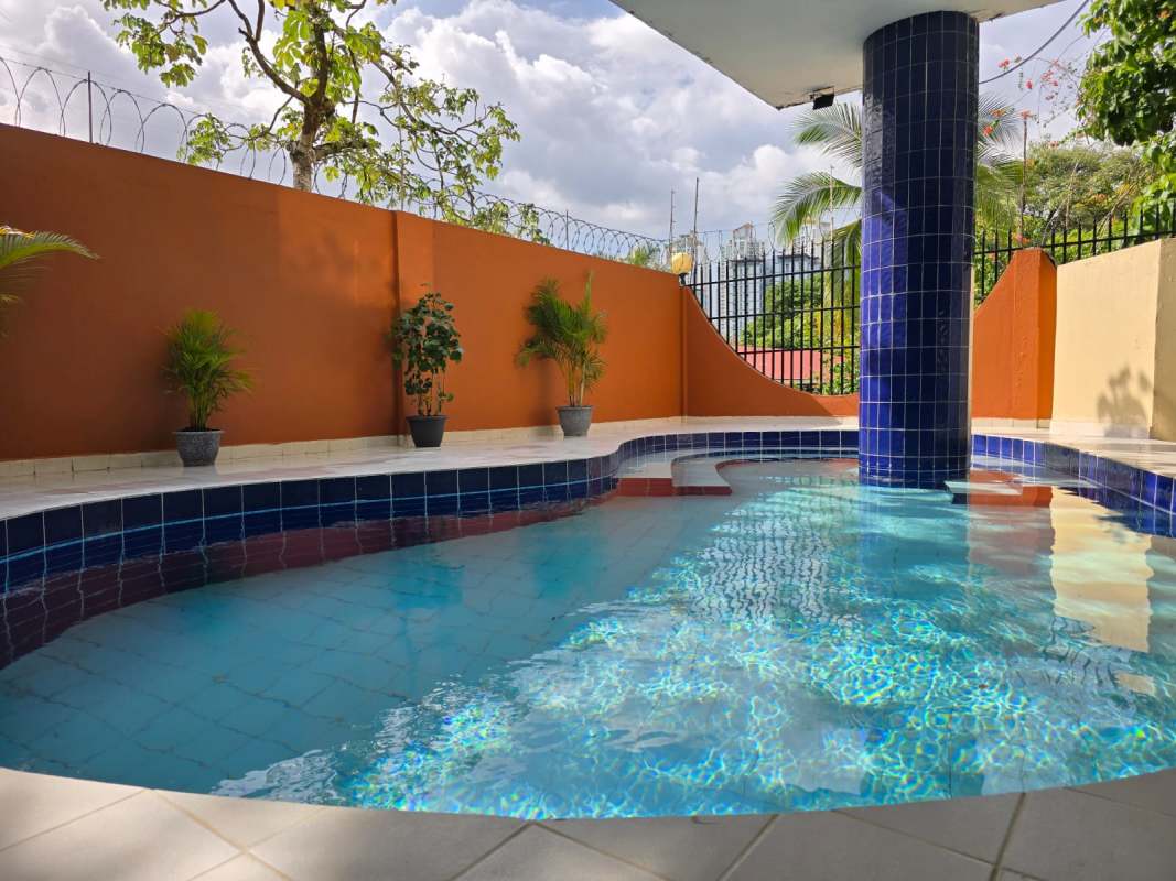 Outdoor swimming pool area in PH Parque Miraflores Betania with privacy walls and plants