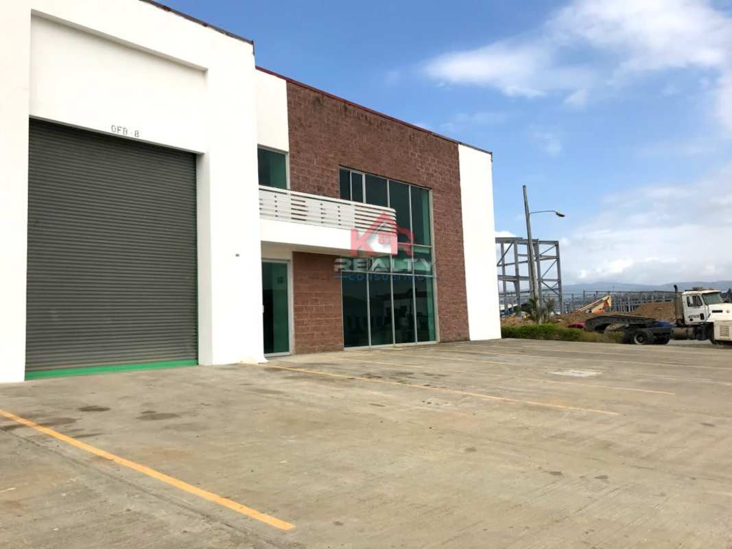 Spacious lobby with panoramic windows ground floor warehouse for sale in Parque Industrial Pacora Panama