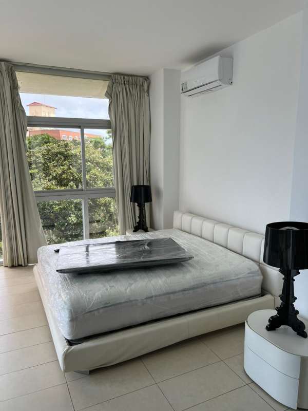 Luxurious spacious bedroom with large windows, ensuite bath, and Bridge views at PH The Bridge Amador