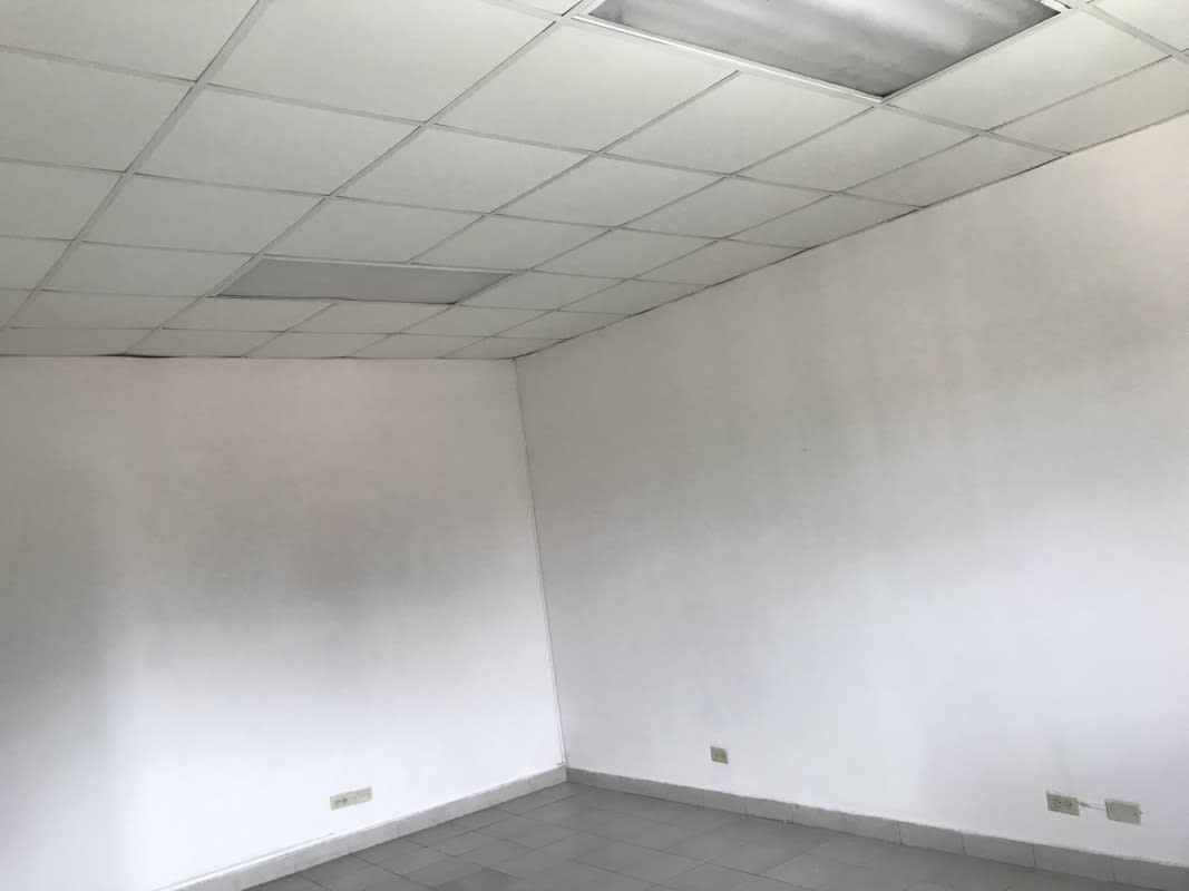 Office area within mezzanine of warehouse available for rent in Parque Lefevre Panama