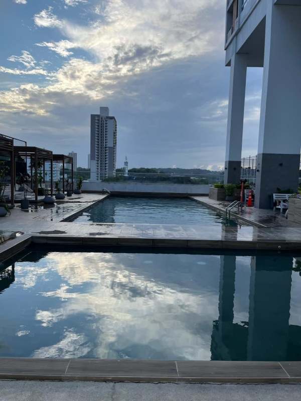 Granite countertop kitchen with stove, oven, modern cabinets PH Greenwood Panama