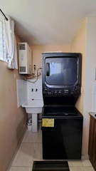 Apartment for Sale in Clayton - 3 bedrooms