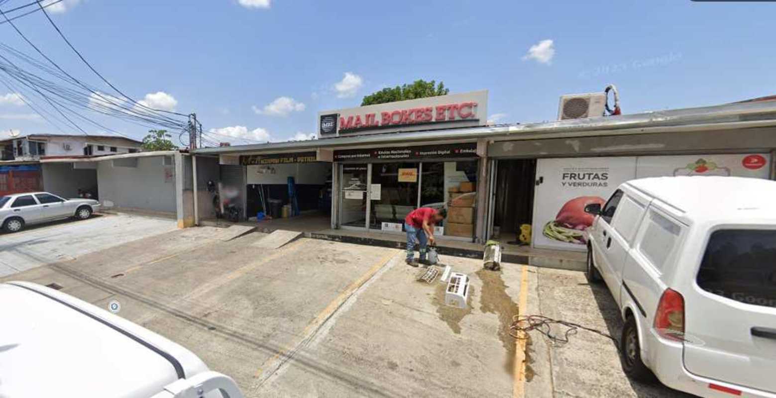 Commercial rental strip mall with signage and visible storefronts in Chanis Panama City