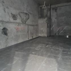 Big roll-up door in unfinished commercial space at Wesland Mall Arraiján Panama