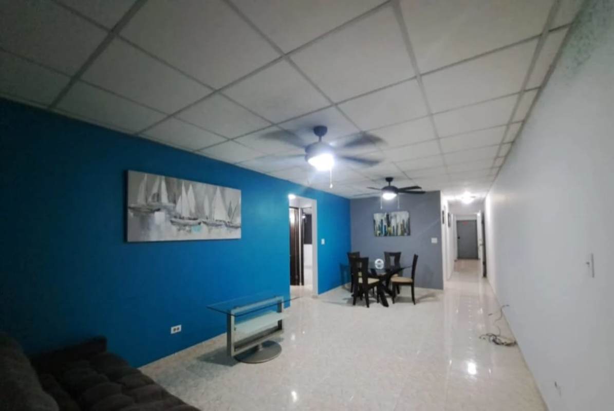 Bedroom with window, built-in closet, tiled flooring PH Residencial Betania Panama