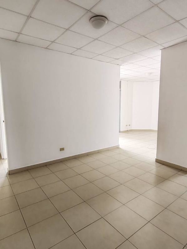 Minimalist bathroom with beige tiles and walk-in shower in PH El Ingenio Residences Panama