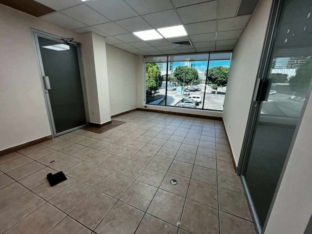 Modern conference meeting space with glass walls at PH BICSA Tower Panama