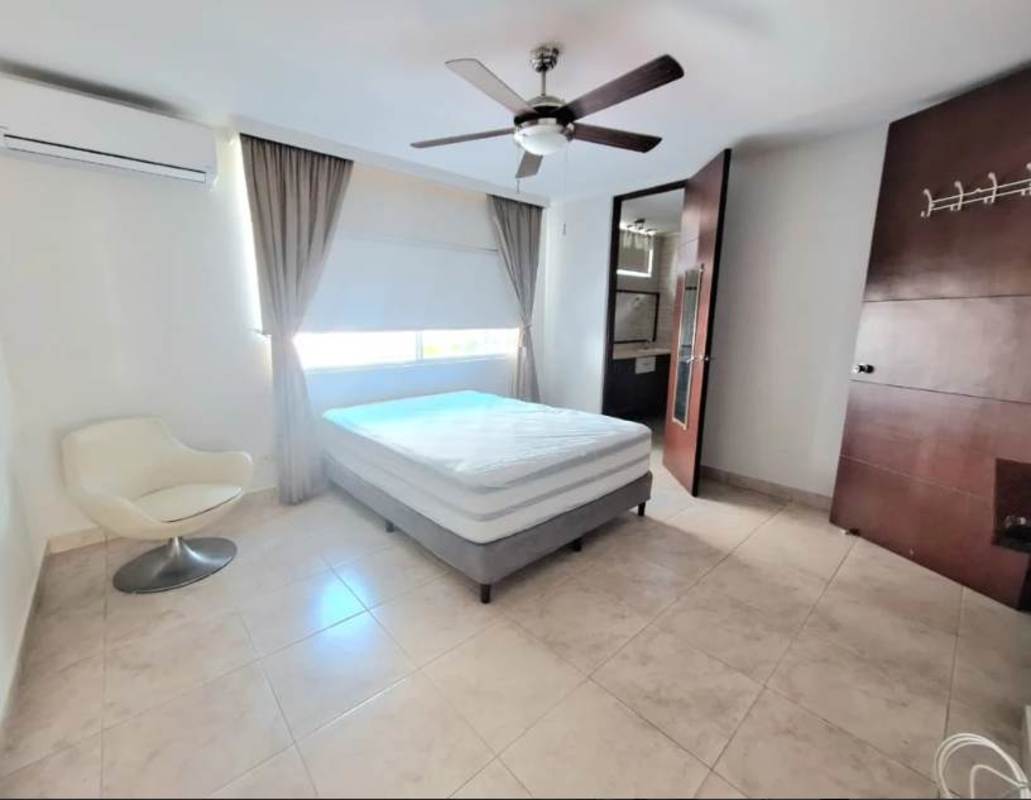 Swimming pool relax area playground PH 7400 Torre East San Francisco Panama