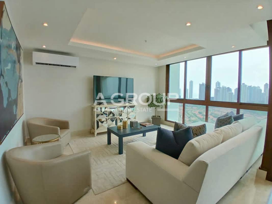 Open concept living-dining area with skyline views at PH The Colonial Santa María Panama City