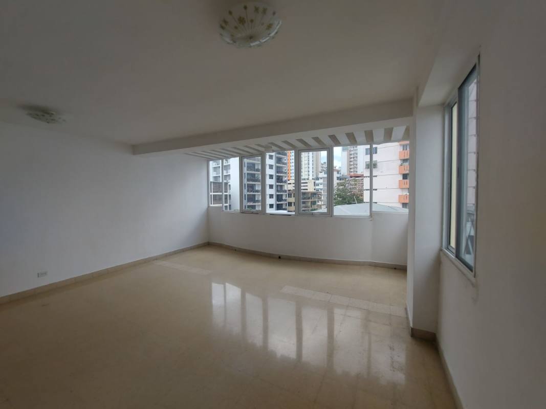 Living room with large windows natural light PH Vista Hermosa Via Argentina Panama