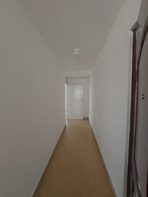 Minimalist hallway with white walls beige floor PH Vista Hermosa Panama