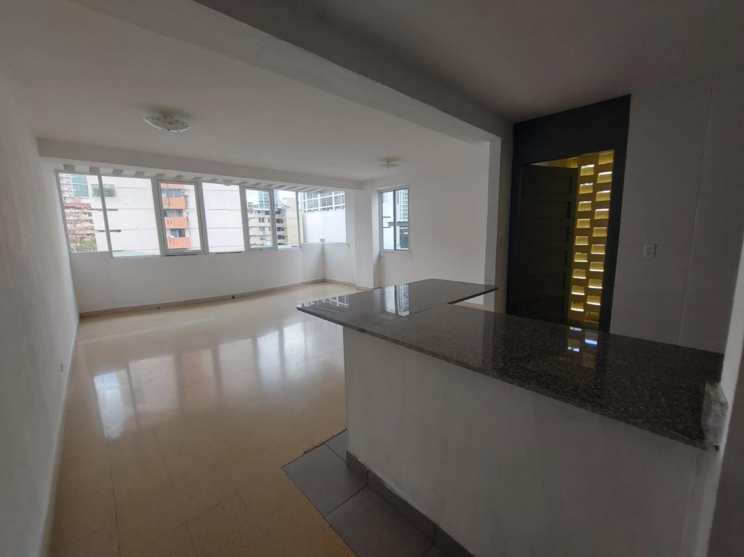 Bright living room with panoramic city views and large windows in PH Vista Hermosa Panama