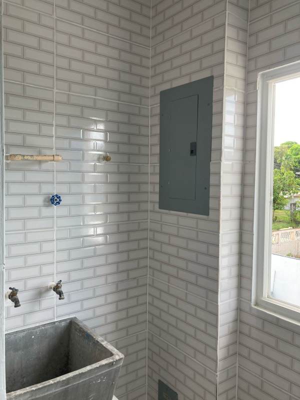 Laundry room with tile walls, sink, large window at PH Villa Lua Tocumen Panama