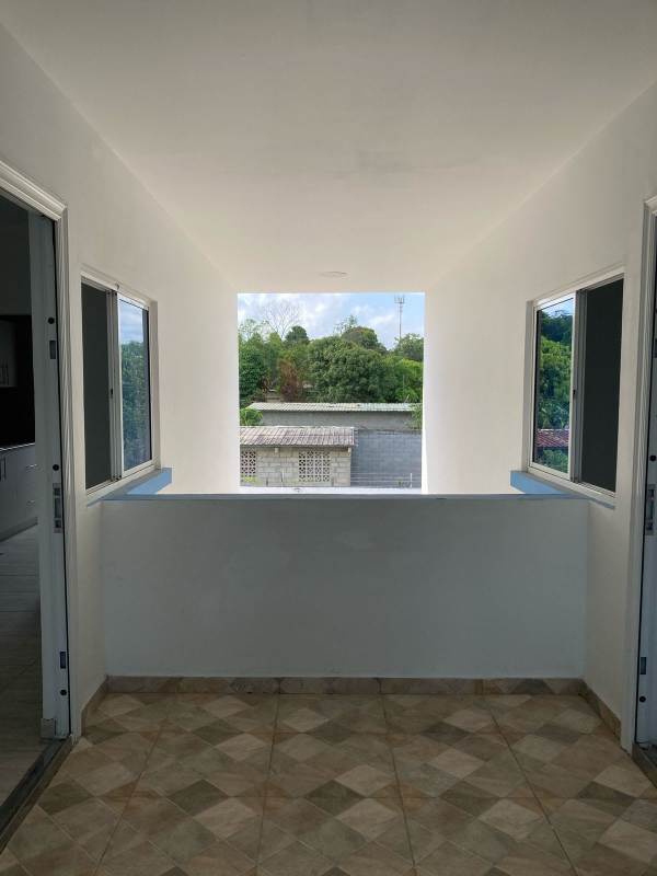 Open hallway with windows overlooking courtyard PH Villa Lua Panama