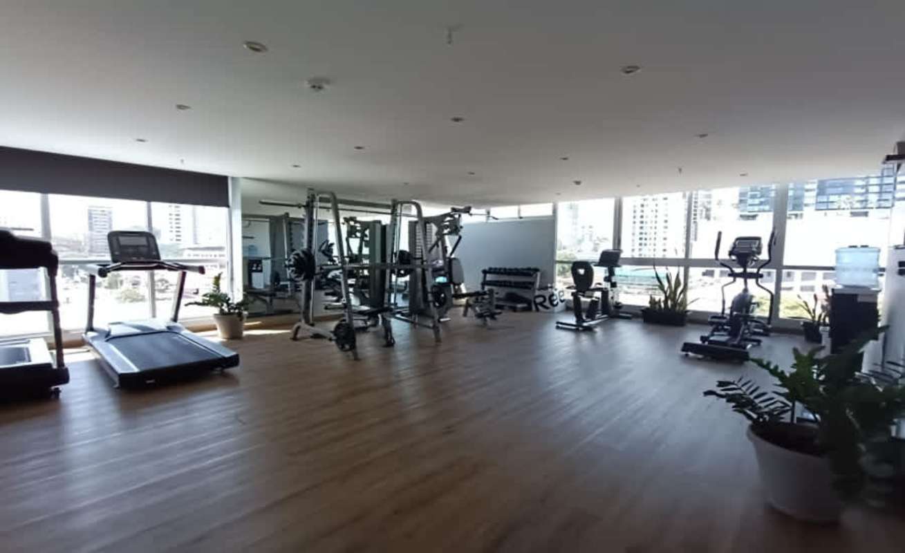 Open kitchen with granite counter, appliances and breakfast bar in PH Colores de Bella Vista