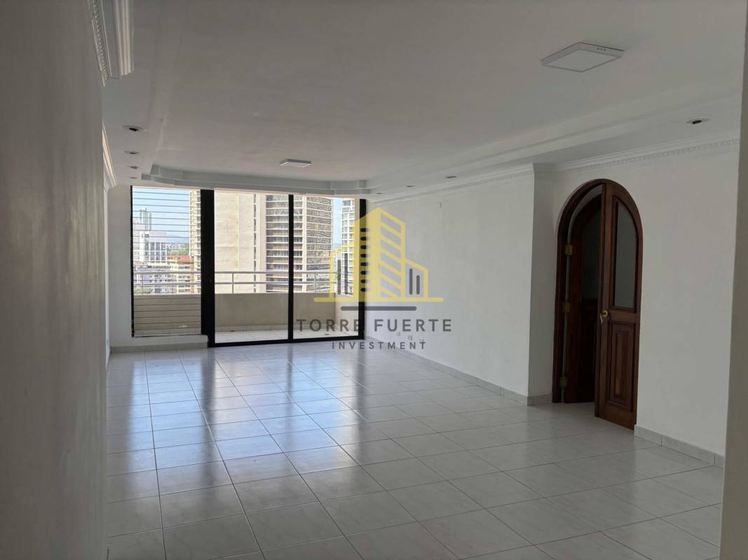 Bright bedroom with window and built-in wardrobe in PH Torre Fuerte Panama