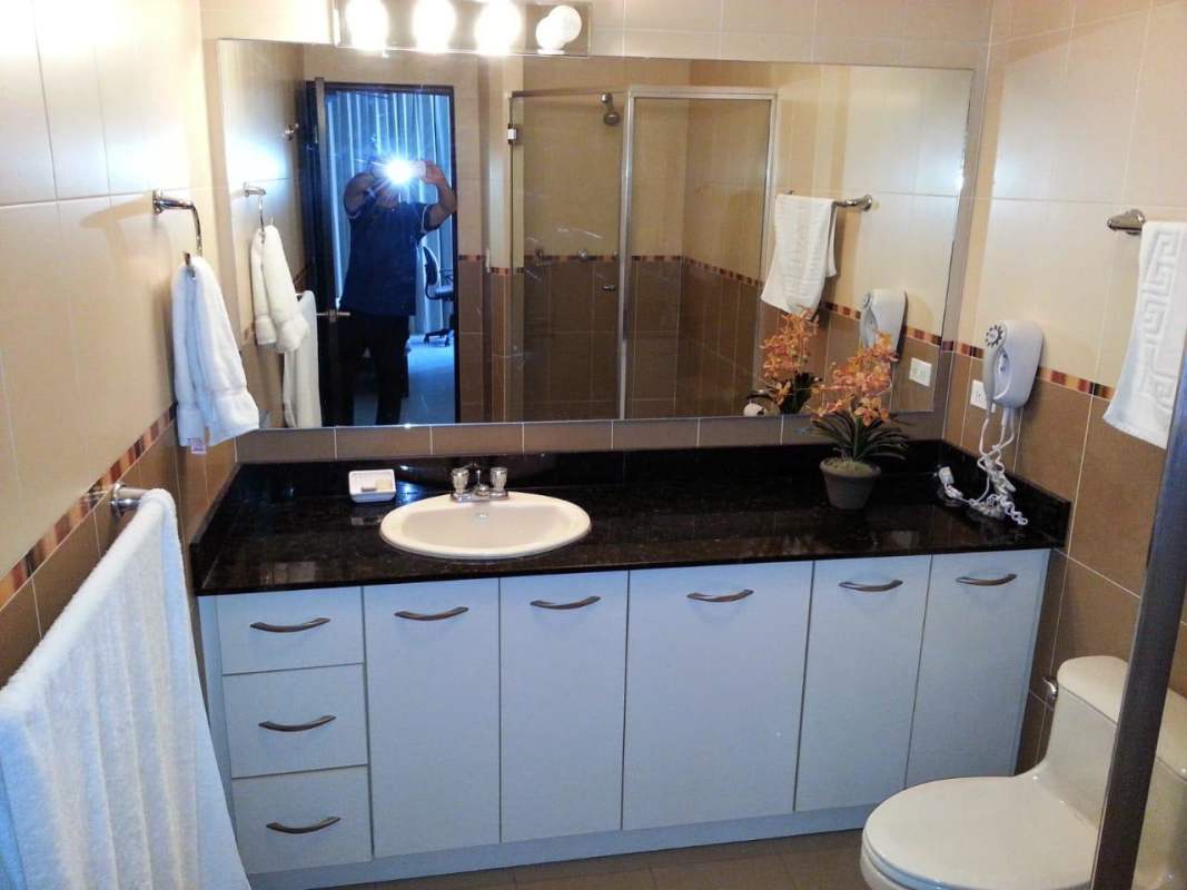 Dining space with city and sea views PH Bayfront Tower Panama City