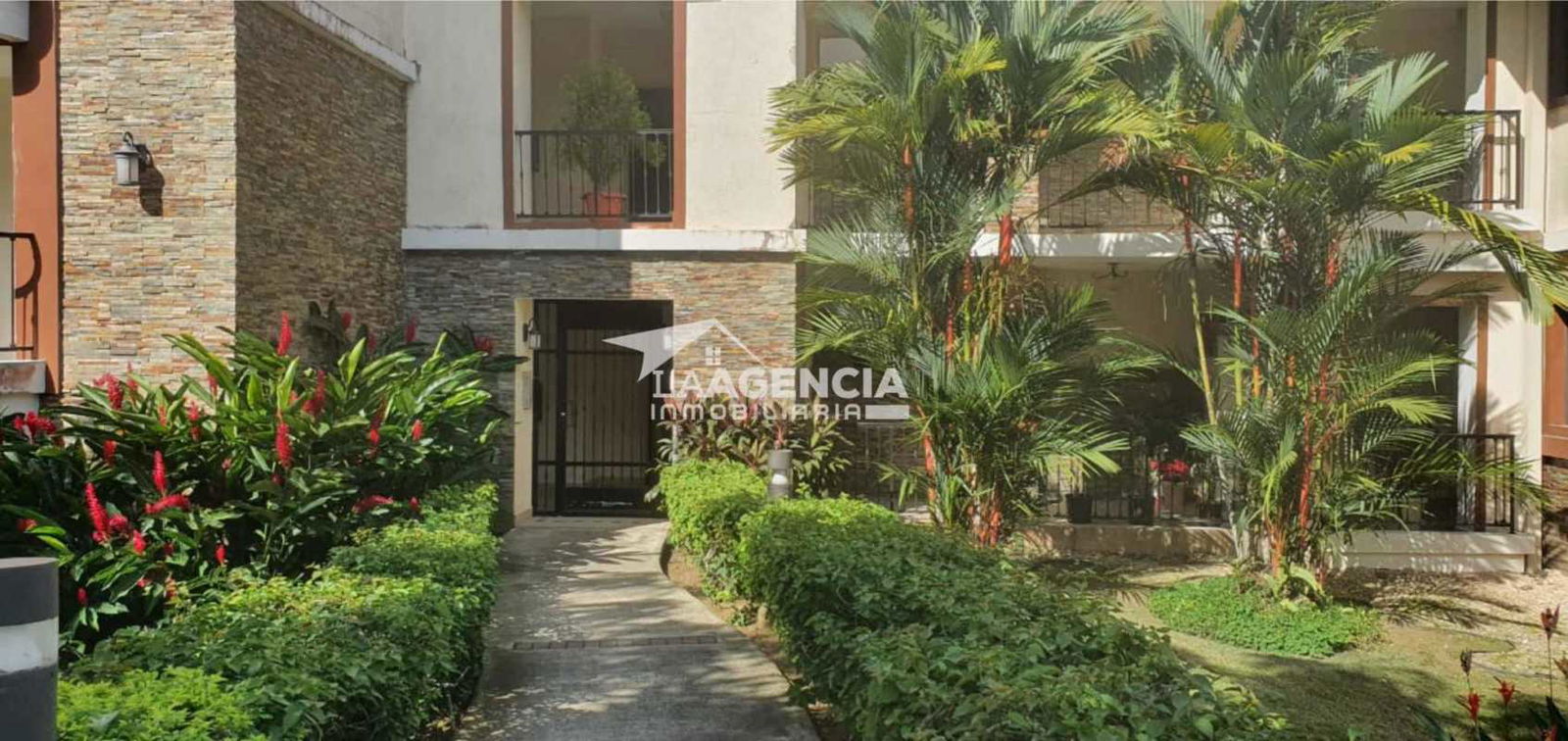 Large covered garden terrace for outdoor living in Embassy Club Clayton Panama