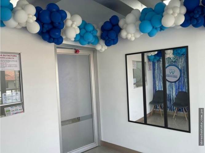 Walkway balcony of El Dorado commercial plaza overlooking parking lot