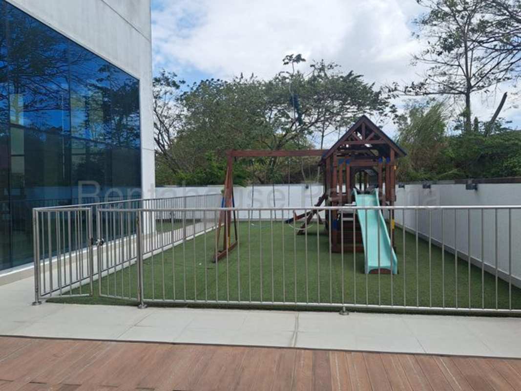 Fully equipped modern kitchen with appliances in PH Sky Point Towers for rent Panama City