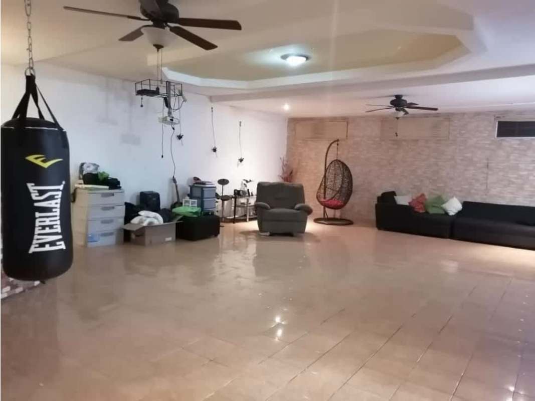 Bedroom with air conditioner built-in wardrobe curtain in Residencial El Romeral Panama