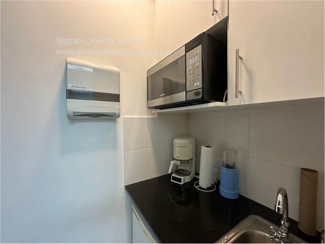 Reception area and multiple workstations in furnished commercial office Global Bank Tower Panama