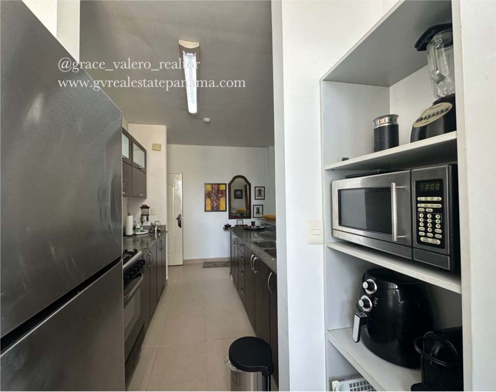 Remodeled kitchen with granite counters, cabinets and appliances PH Metropolitan One Panama