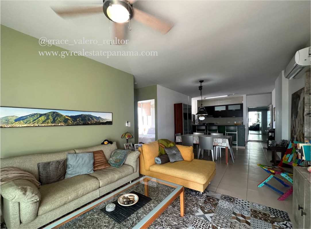 Second bedroom with AC, linear closet and desk space PH Metropolitan One Panama