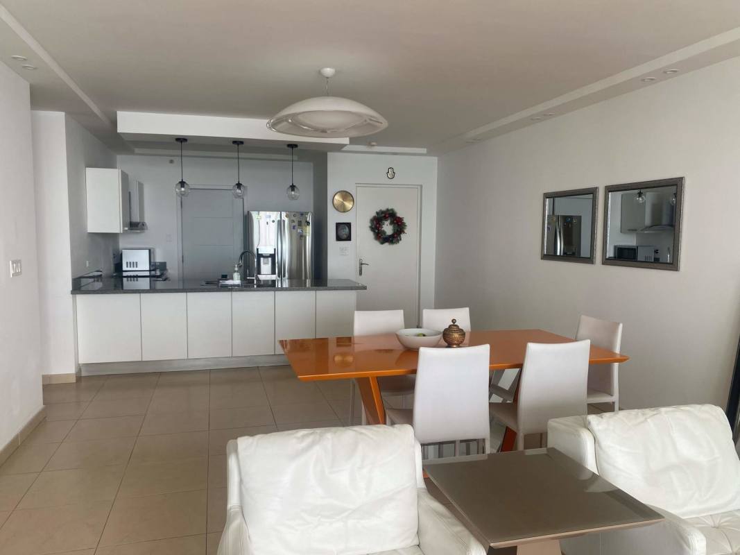 Master bedroom with floor to ceiling windows and Pacific Ocean view PH BICSA Panama