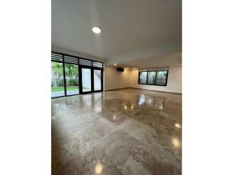 Large master bedroom ensuite bath, walk-in closet, PH Nativa Panama Pacifico