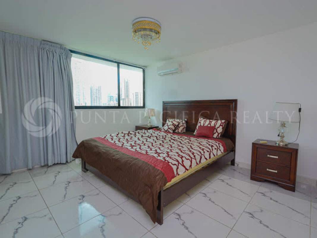 Spacious bedroom with large windows city skyline views at PH Torre Cosmos Calle 50 Panama