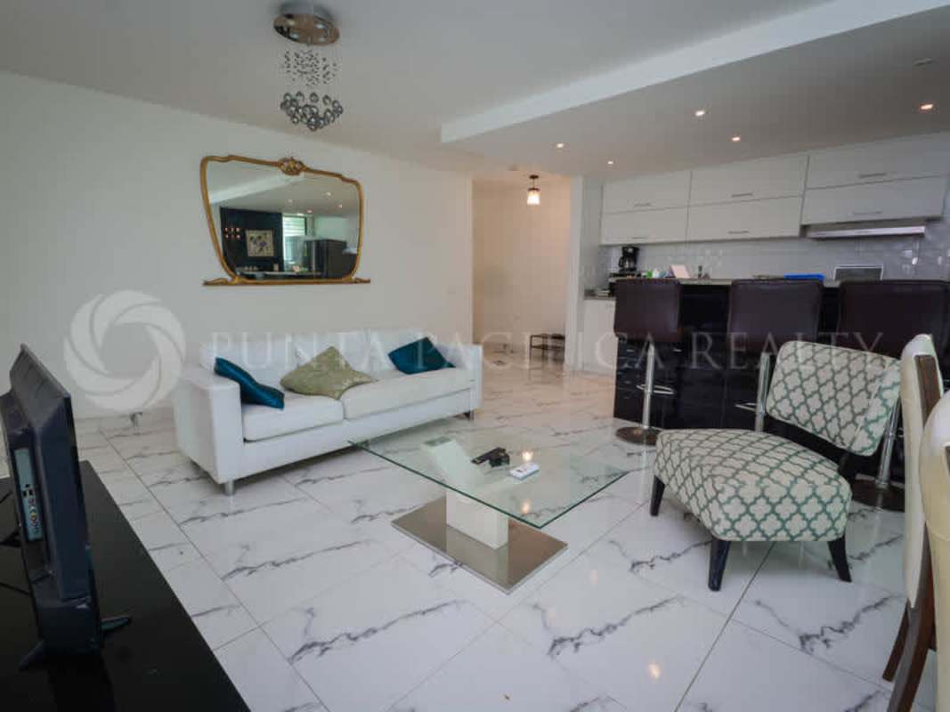 Bright master bedroom built-in wardrobe and large windows PH Torre Cosmos Calle 50 Obarrio Panama City