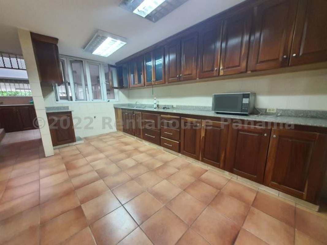 Large living area ceramic floor white walls ceiling fan house sale Villa de las Fuentes Panama