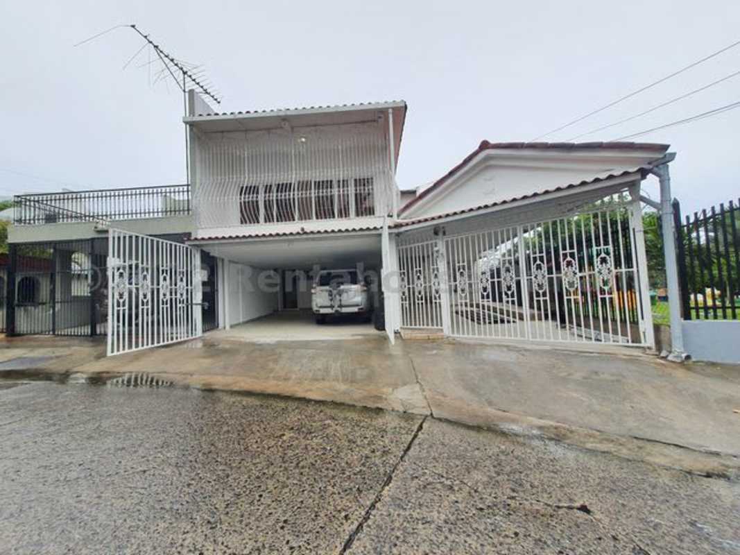 Front facade balcony garage quiet street Villa de las Fuentes Panama City