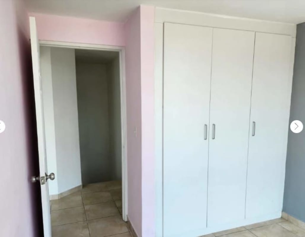 Bedroom space with large closet tile floor PH Torres del Crisol Panama City for sale