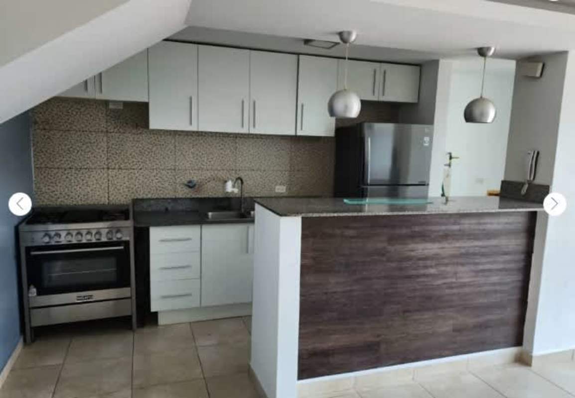 Modern kitchen with granite countertop, tile backsplash, breakfast bar PH Torres del Crisol Panama