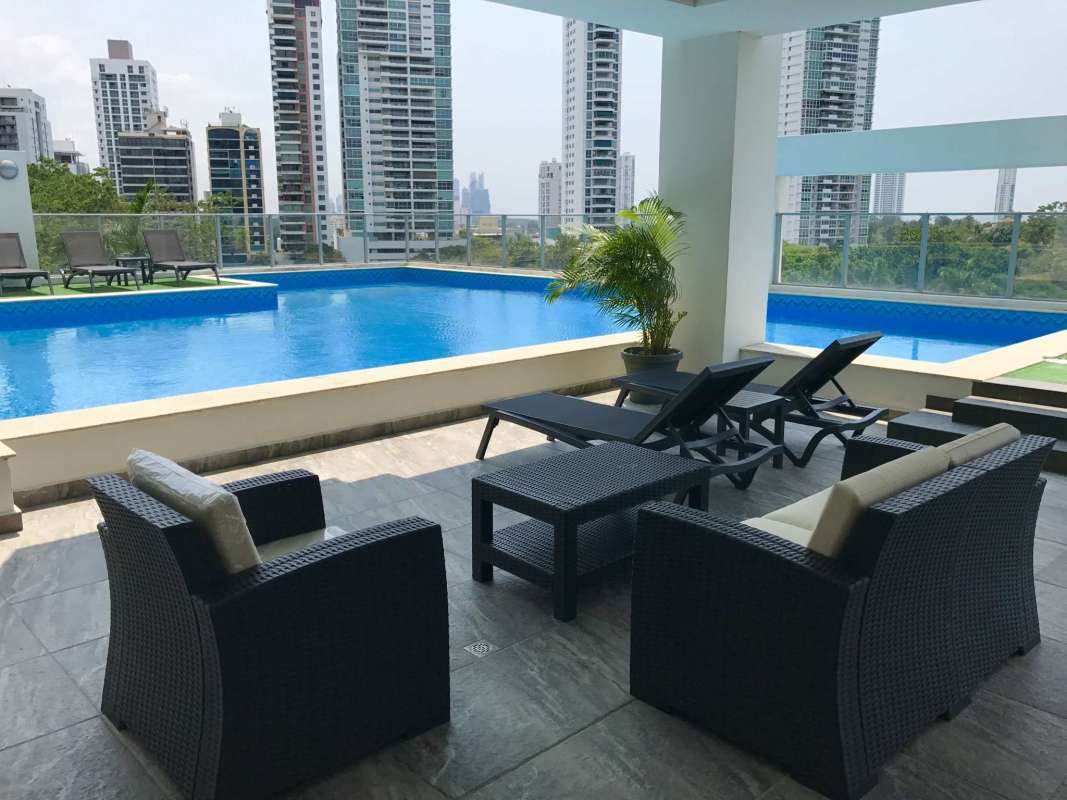 Rooftop pool with views of Panama City skyline and green park, PH Residencias del Sol