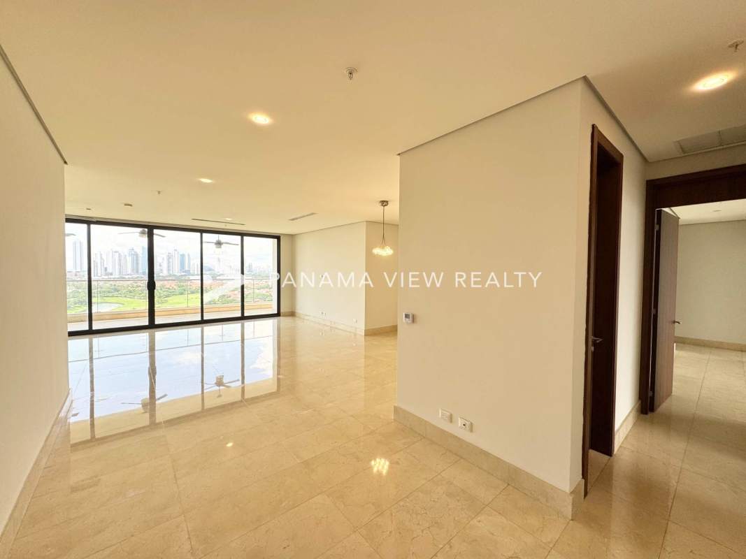 Gourmet kitchen with island and stainless steel appliances in PH La Vista Santa María Panama