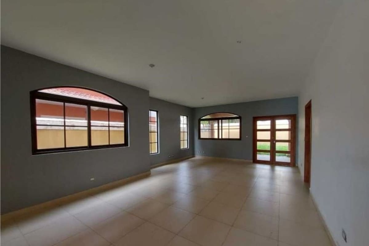 Luxury 4BR 5BA House PH El Doral Costa Sur with Pool