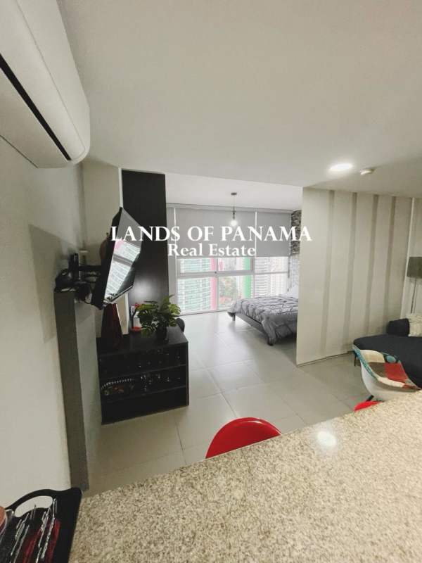 Modern bathroom with glass enclosed shower in PH Colores de Bella Vista Panama