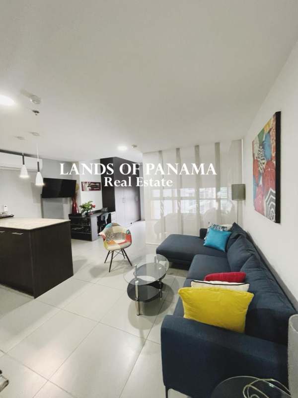 Infinity edge rooftop pool with skyline and ocean views PH Colores de Bella Vista Panama