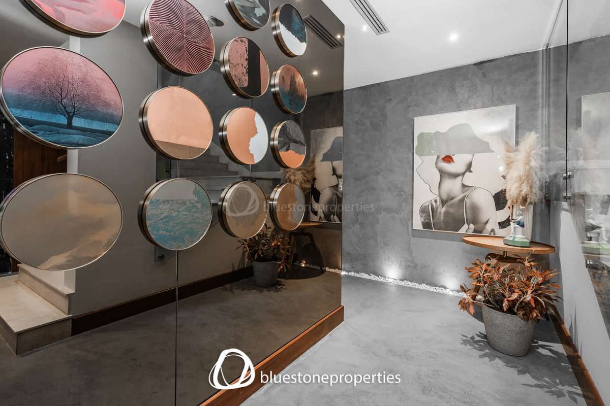 Spacious luxury living room with garden and golf views, marble floors in Santa Maria Panama