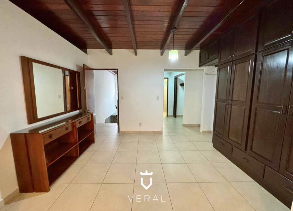 Master suite with private balcony, walk-in closet, and natural light in Panama